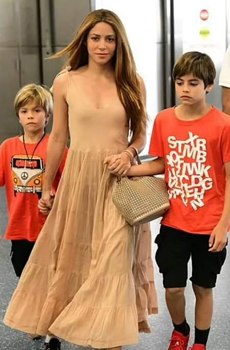 “Shakira’s Shopping Day with Her Two Boys!”